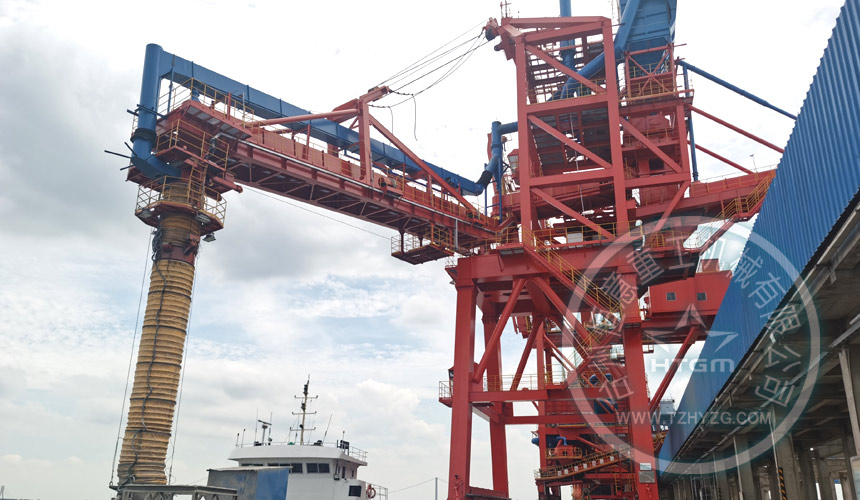 中標(biāo)一臺(tái)1200t/h水泥螺旋卸船機(jī)(圖2)